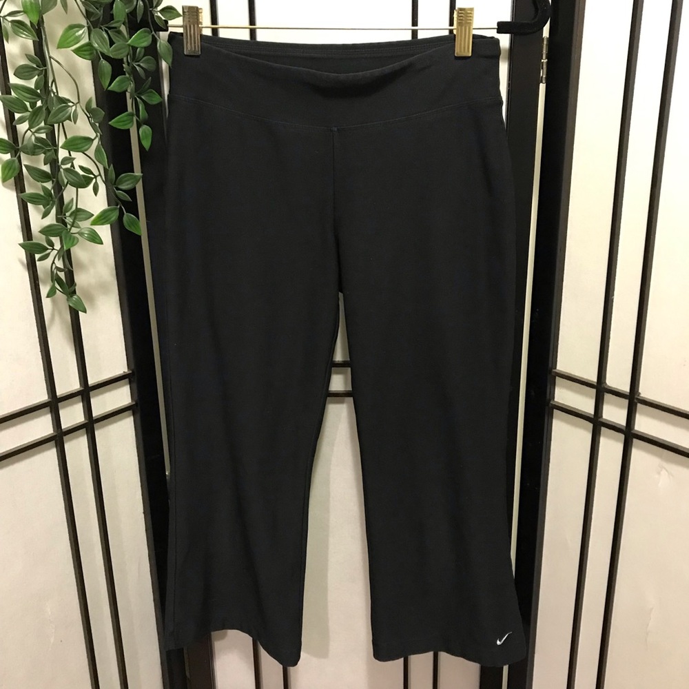 (Nike) NWOT Yoga Capris